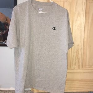 SOLD 💰 Champion shirt